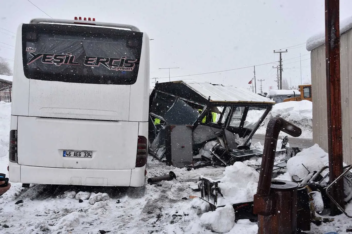 Diyarbakır'dan Bitlis Istikametine Giden Otobüs Polis Noktasına Çarptı 4 Polis Yaralandı 3