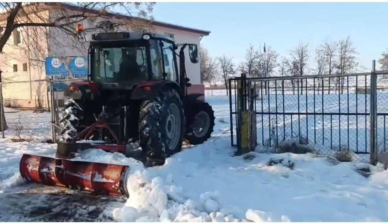 Doğu Illerinde Karla Mücadelenin Sessiz Kahramanları Traktörler 1