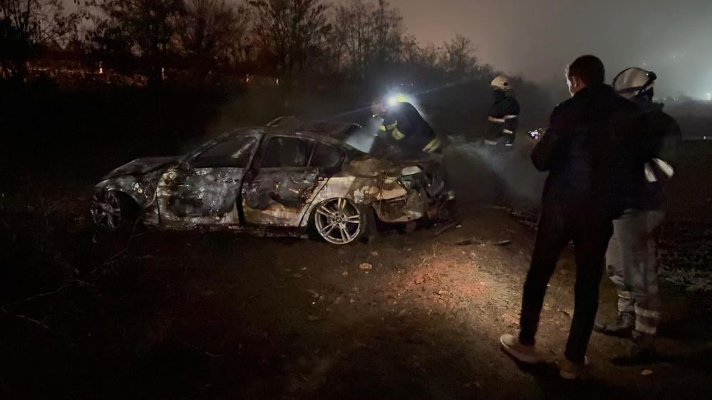Gaziantep’te Otomobil Alev Topuna Döndü Canlarını Son Anda Kurtardılar 3