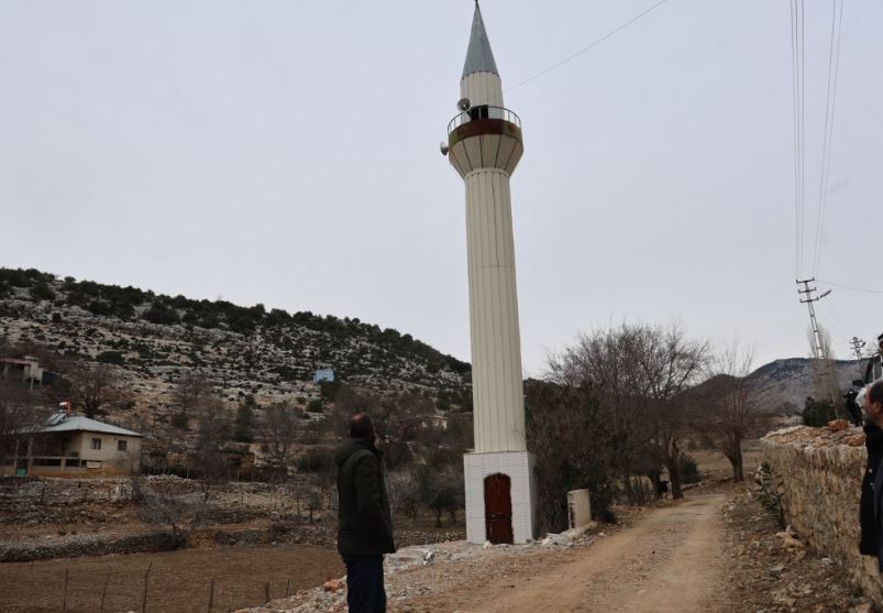 Karadeniz Fıkrası Gibi Cemaat, Imam, Minare Var Fakat Cami Yok
