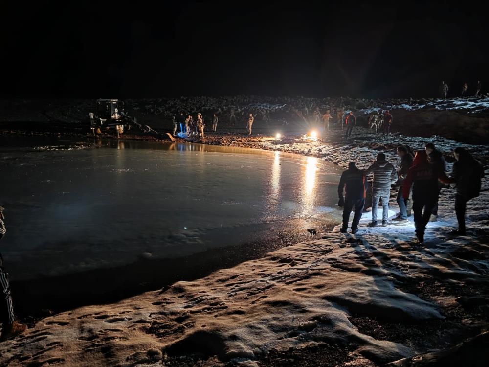 Mardin'den Acı Haber Peş Peşe Geldi! Buzla Kaplı Göletten Iki Cenaze Çıkarıldı 1