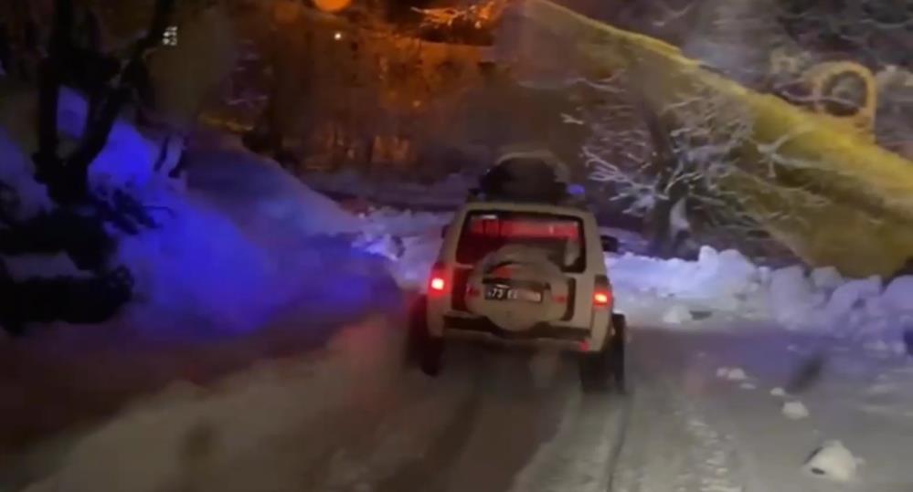 Şırnak'ta Kapalı Köy Yolunda Hasta Seferberliği 1