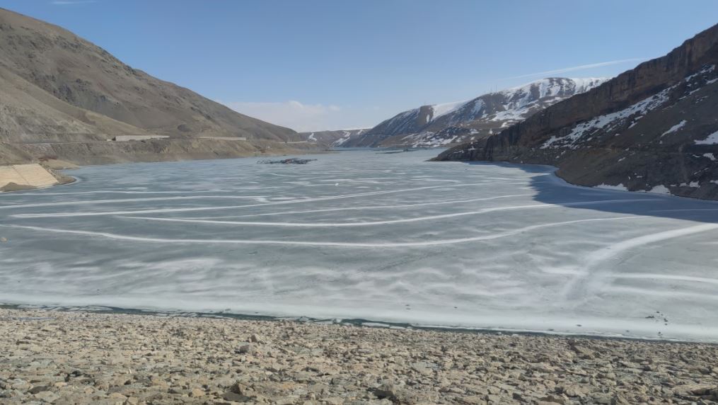 Burası Sibirya Değil Van Tekneler Buz Kütleleri Arasında Mahsur Kaldı 1