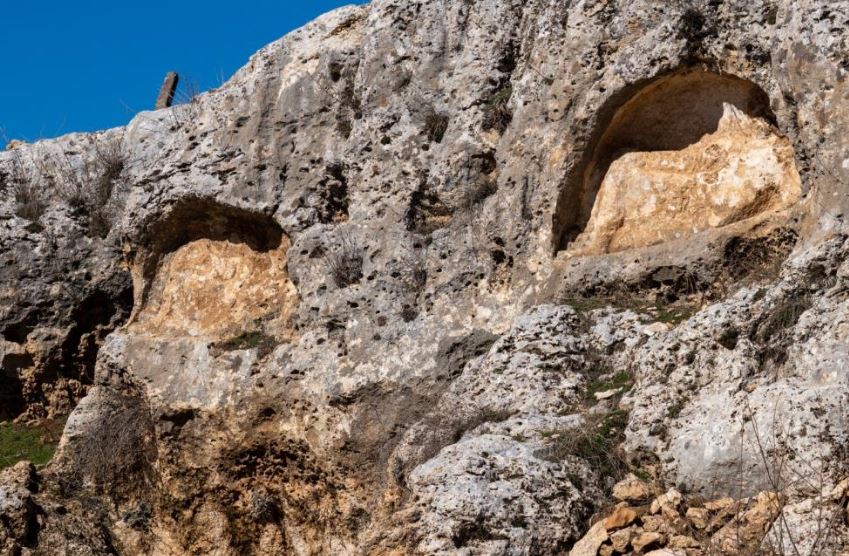 Diyarbakır’da Kaya Mezarları Fotoğraflarla Kayıt Altına Alındı