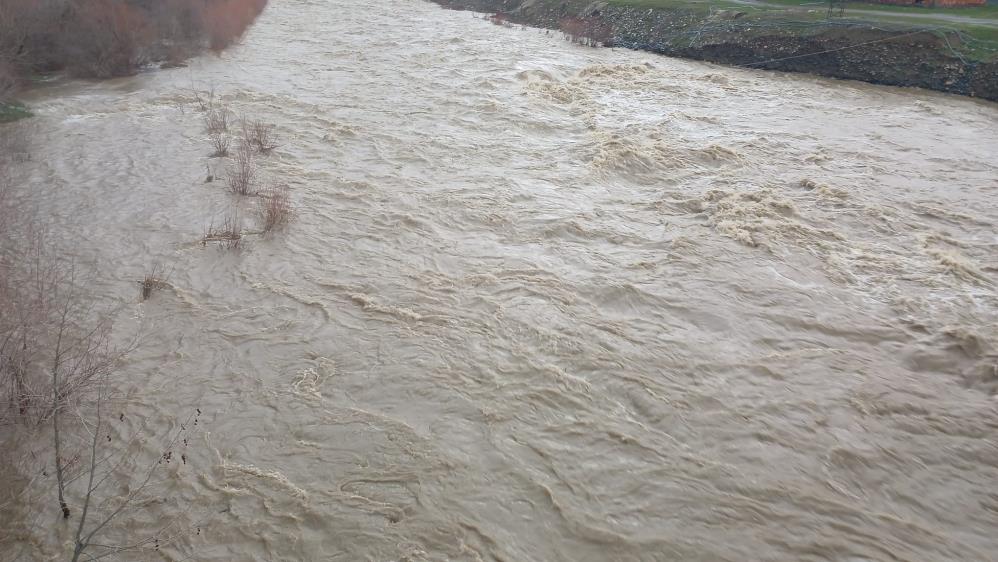 Diyarbakır'da Kulp Çayı Taştı Yerleşim Yerleri Için Uyarı