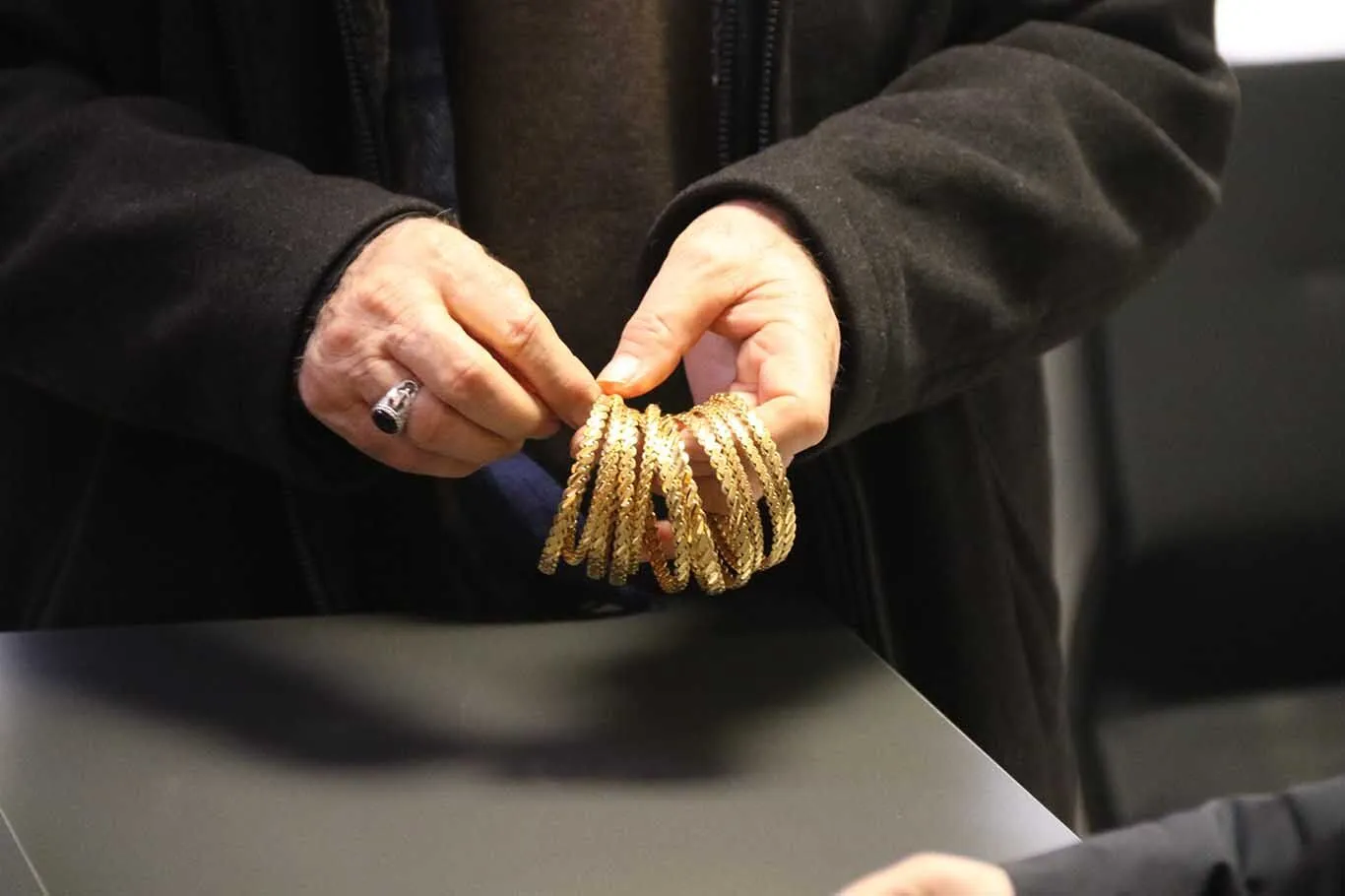 Diyarbakır'da Yakalanmışsın Denilerek 5 Milyon Tl Dolandırdılar 7