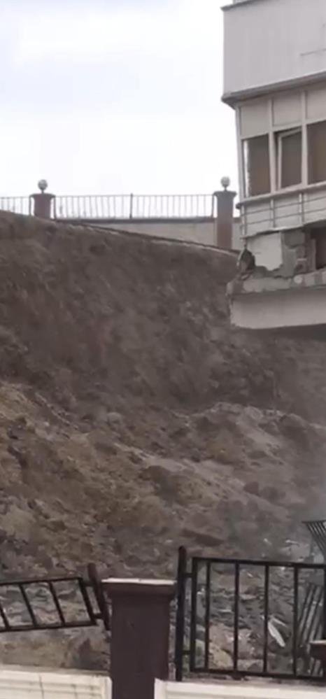 Şanlıurfa’da Istinat Duvarı Çöktü 15 Kişi Kurtarıldı 1-1