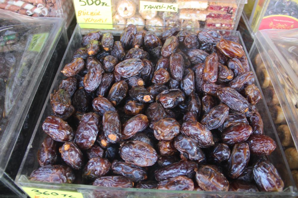 Şanlıurfa’da Ramazan Öncesi Tarihi Çarşılarda Yoğunluk 1