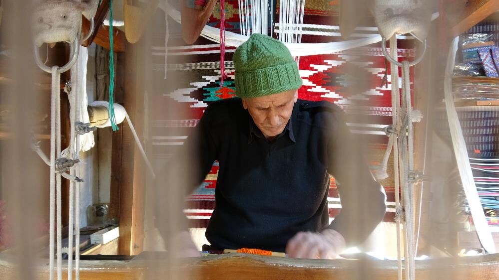 80 Yıllık Kilim Ustası Mesleğini Yaşatıyor 1