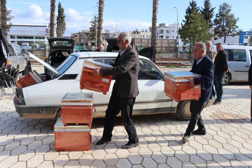 Adıyaman’da Arıcılara Kovan Ve Ekipman Desteği 1