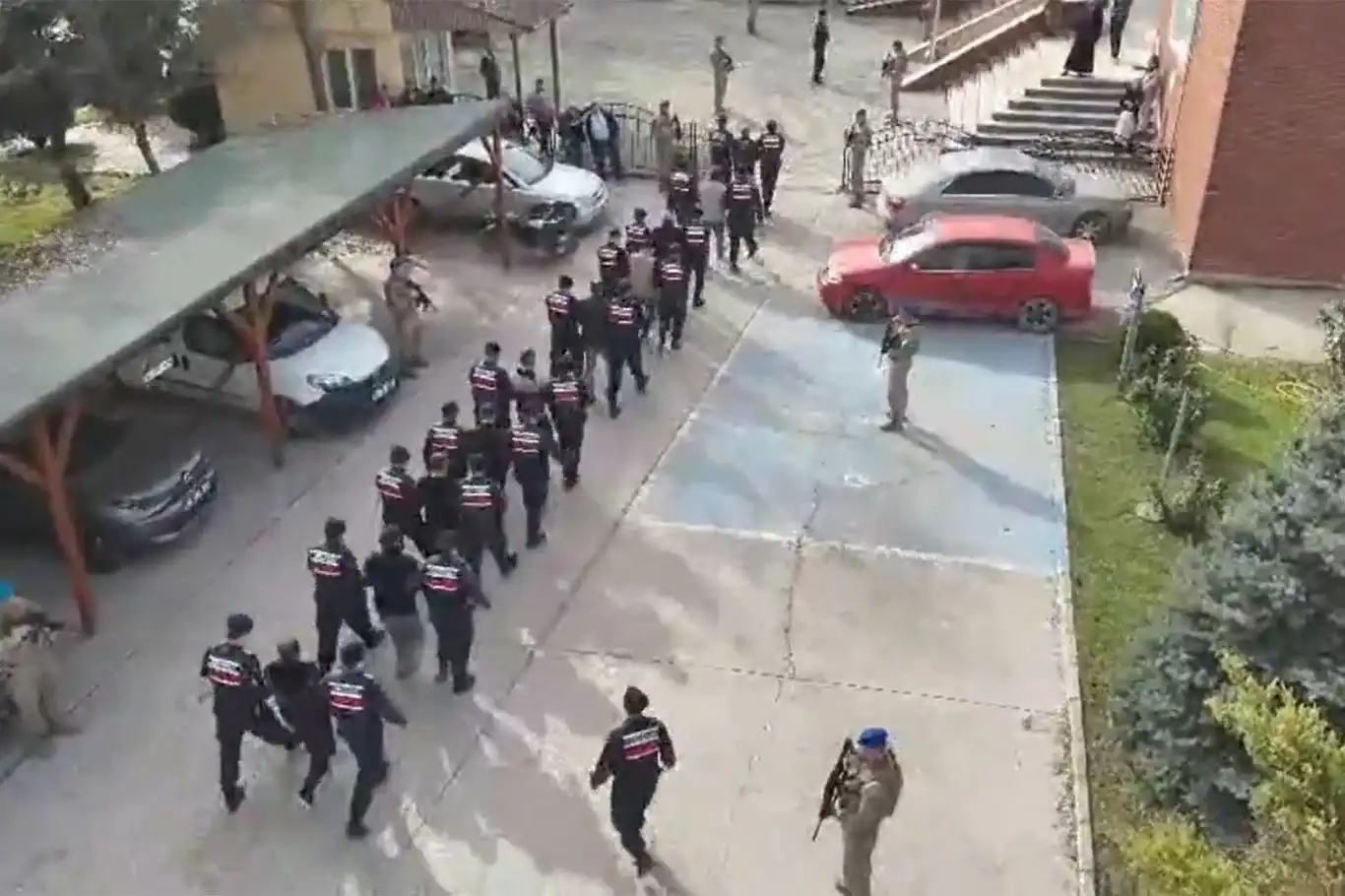 Diyarbakır Merkezli Dolandırıcılık Operasyonu 25 Tutuklama