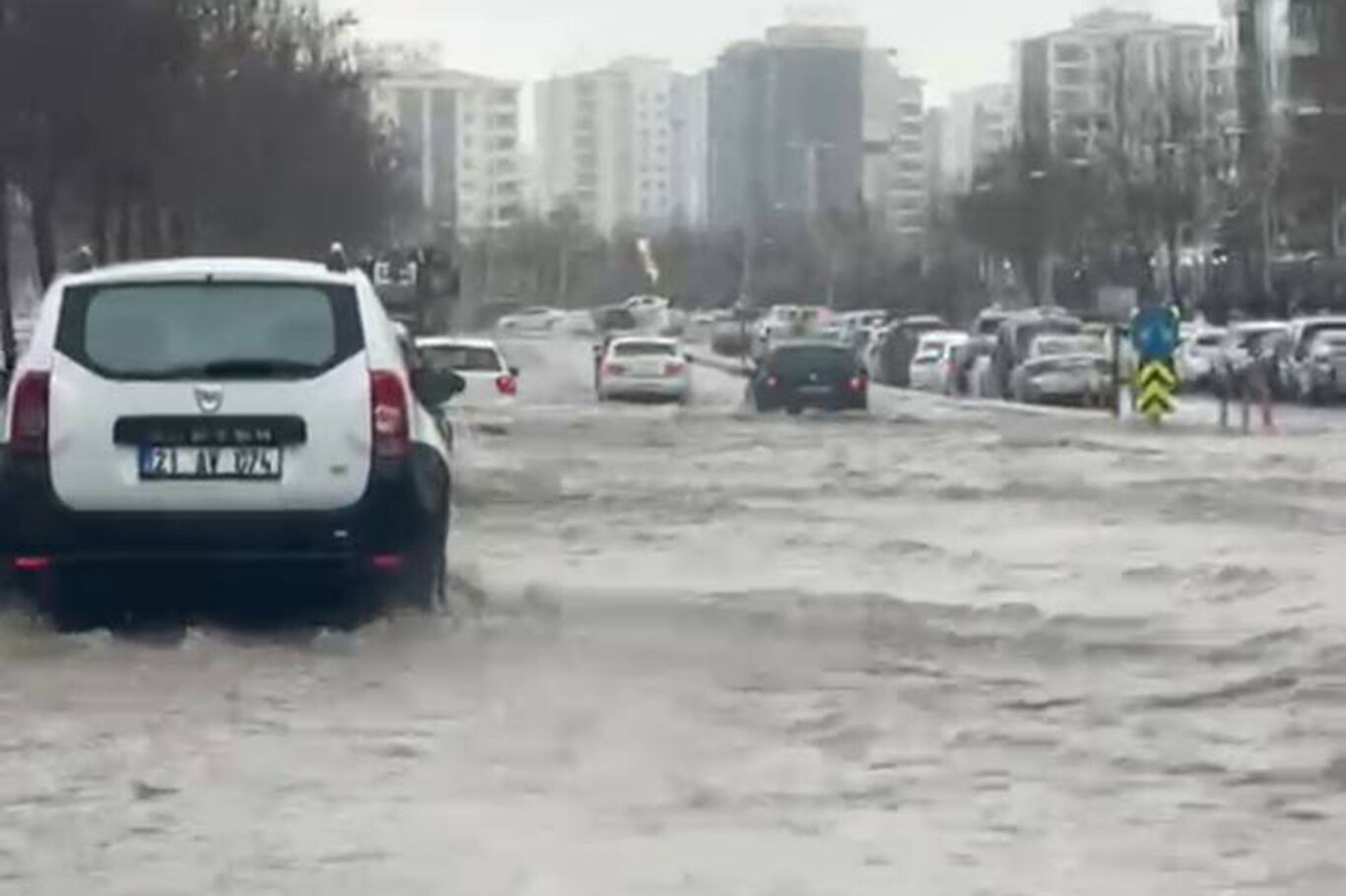 Diyarbakır Sağanağa Teslim: Altyapı Yine Sınıfta Kaldı