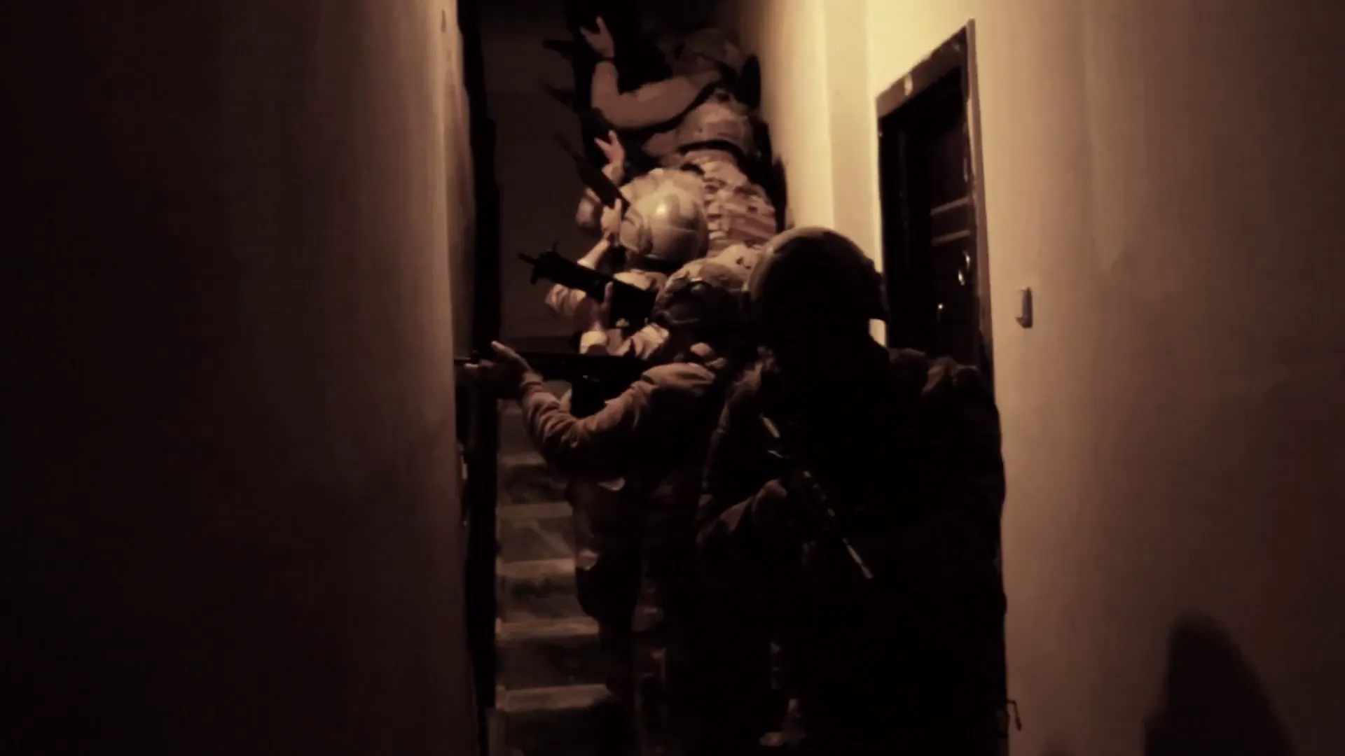 Diyarbakır'da Şüpheli Ölüm Zanlı Olaya Intihar Süsü Vermiş