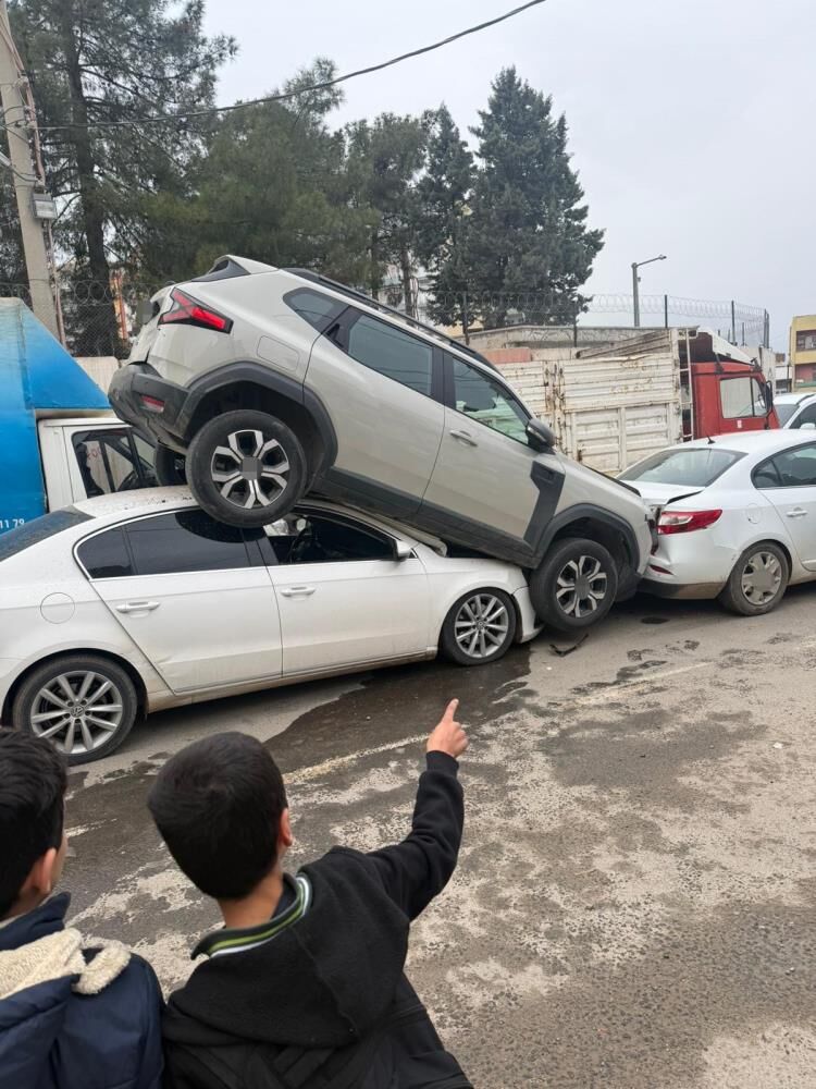 Mardin'de 3 Aracın Karıştığı Kaza