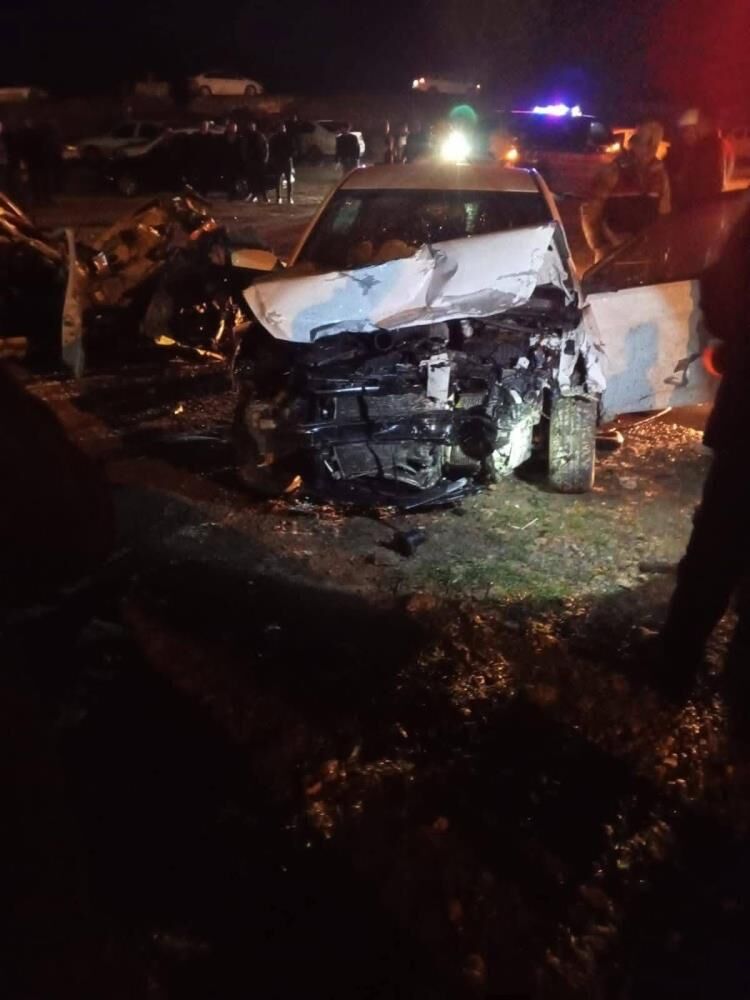 Şanlıurfa'da Iki Otomobil Kafa Kafaya Çarpıştı 1 Ölü, 8 Yaralı 1