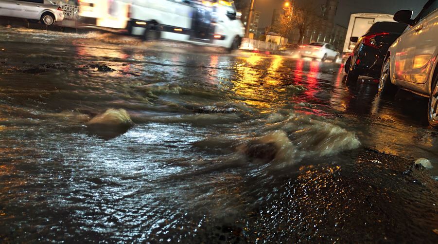 Yağmur Değil Altyapı Sorunu Diyarbakır'da Sokaklar Göle Döndü 1