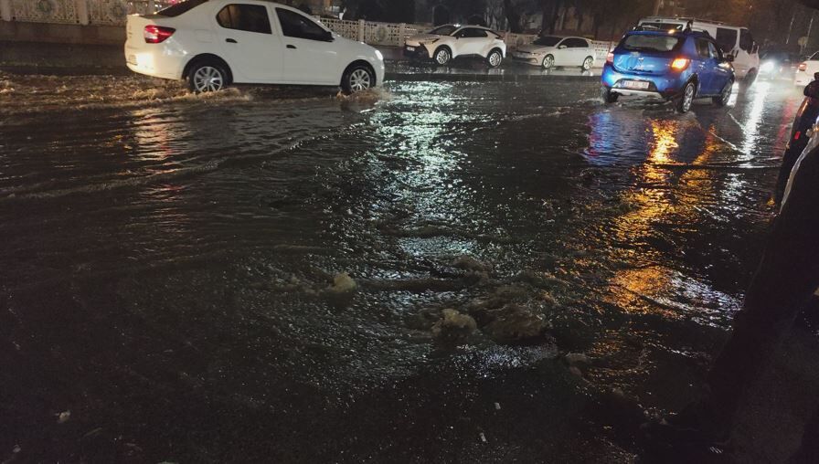 Yağmur Değil Altyapı Sorunu Diyarbakır'da Sokaklar Göle Döndü 3