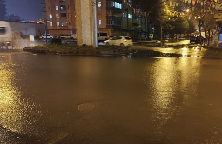 Yağmur Değil Altyapı Sorunu Diyarbakır'da Sokaklar Göle Döndü 5