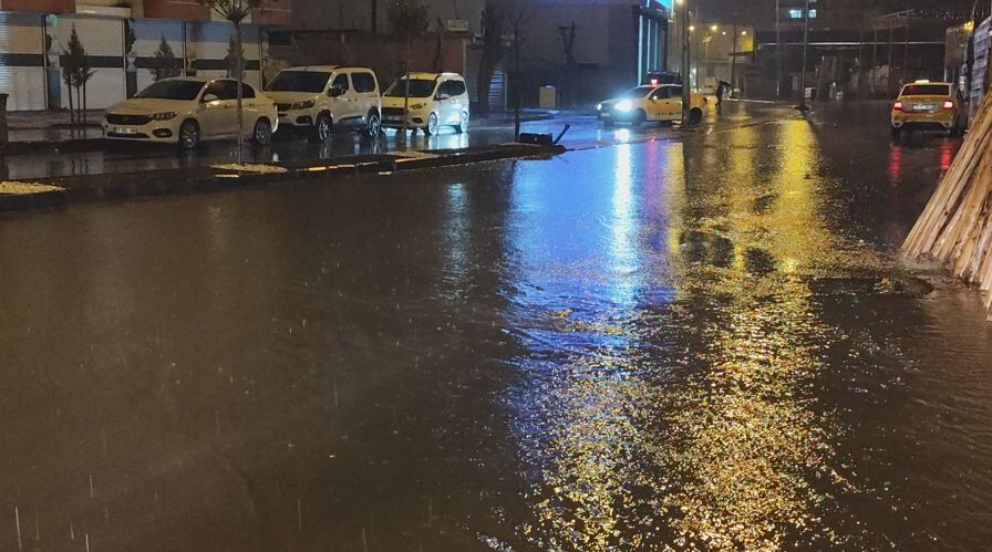 Yağmur Değil Altyapı Sorunu Diyarbakır'da Sokaklar Göle Döndü 9