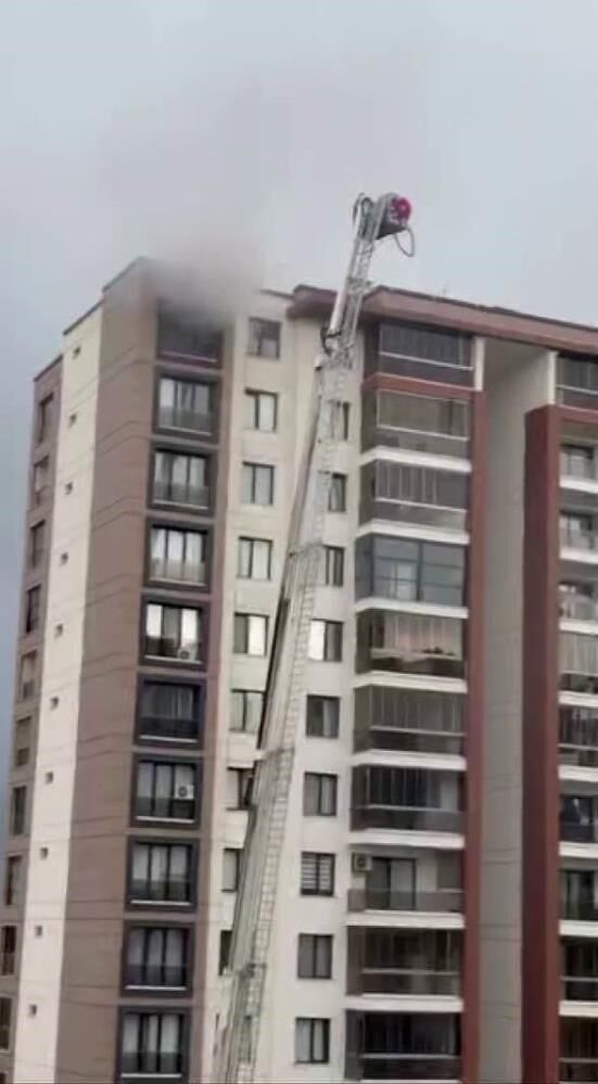 Diyarbakır’da 14 Katlı Apartmanda Yangın Paniği