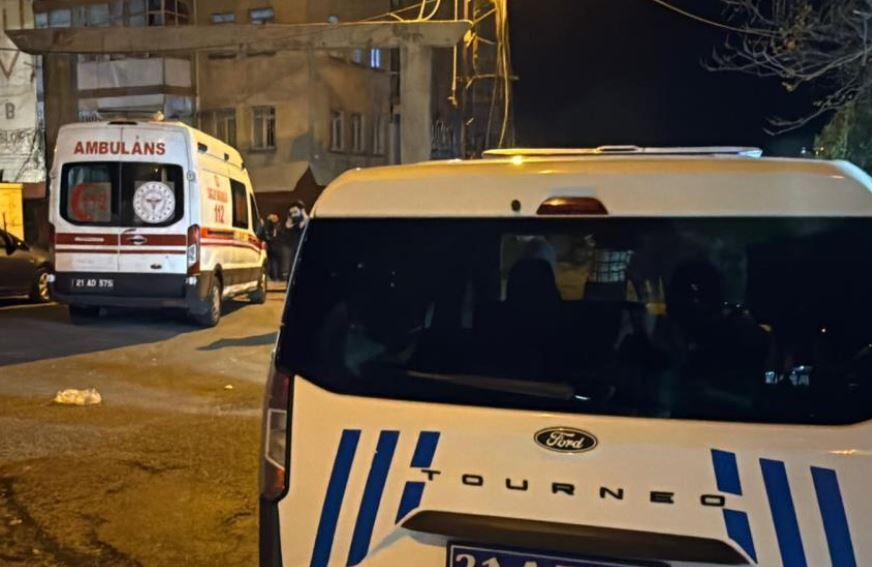 Diyarbakır'da Aile Trajedisi Eşini Ve Kızını Silahla Vurdu, Kendini Ihbar Etti 1