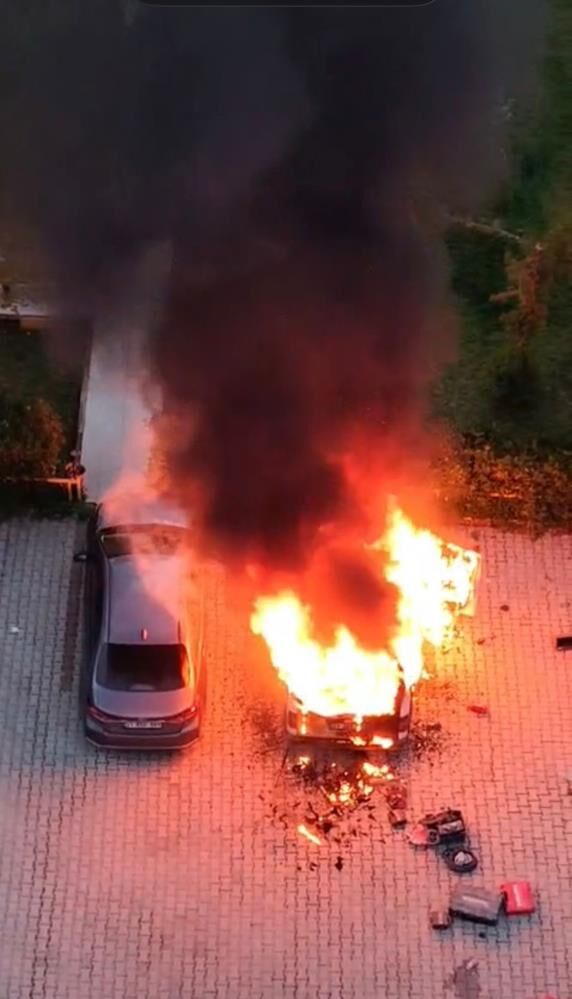 Diyarbakır'da Sitede Yangın Alevler Metrelerce Yükseldi, Binadakiler Tahliye Edildi 1