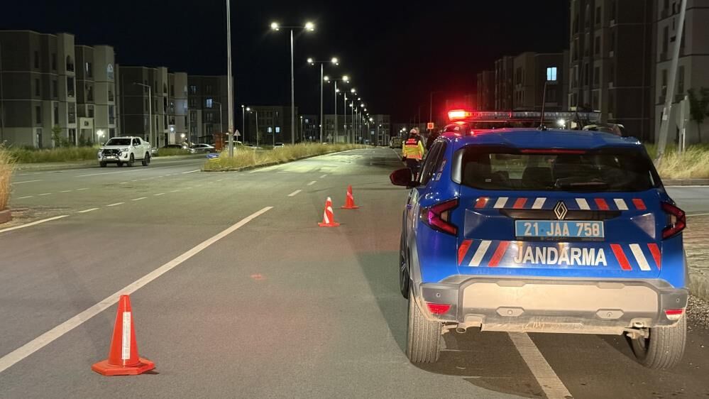 Diyarbakır'da Halk Otobüsü Ile Otomobil Çarpıştı 2 Ölü, 5 Yaralı 17