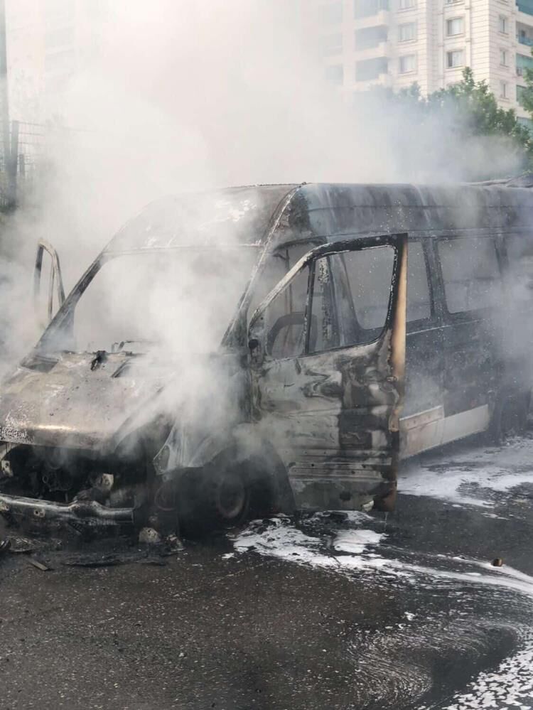 Diyarbakır'da Öğrenci Servisi Alev Alev Yandı-2