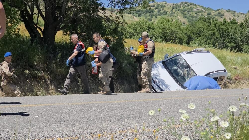 Diyarbakır'da Saldırıda Öldü; Eşi Ve Oğlu Yaralandı 4 Gözaltı 1
