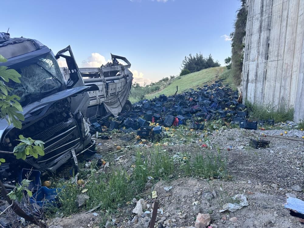 Gaziantep'te Feci Kaza Tir 30 Metreden Uçtu, 3 Kişi Öldü 1