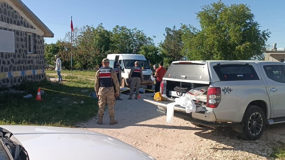 Husumetli Aileler Arasında Çıkan Silahlı Kavgada 3 Kişi Öldü 1