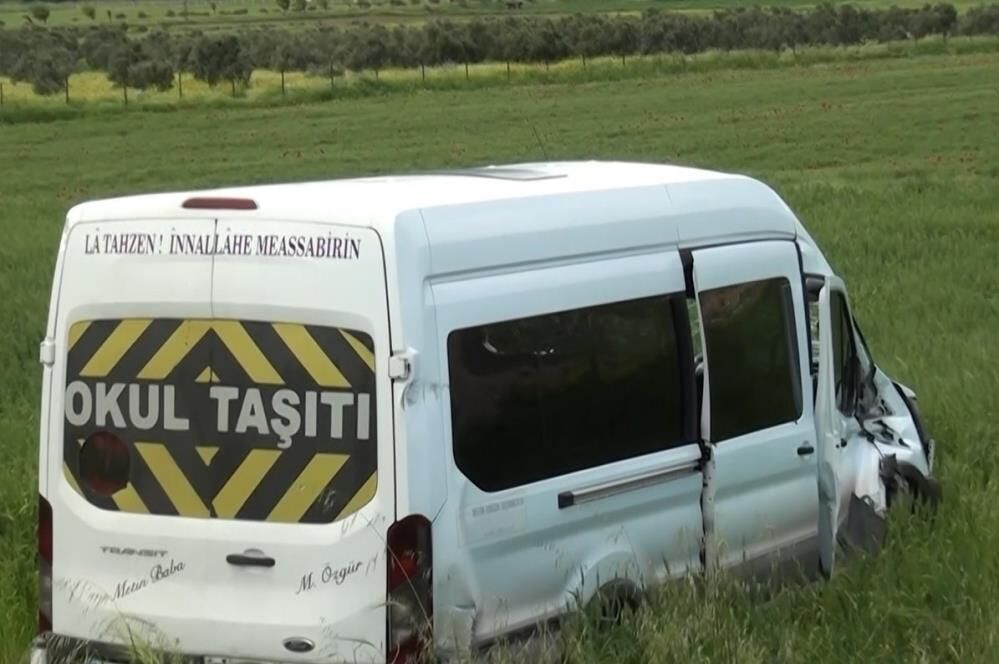 Öğrenci Servisine Tren Çarptı 13 Yaralı 1