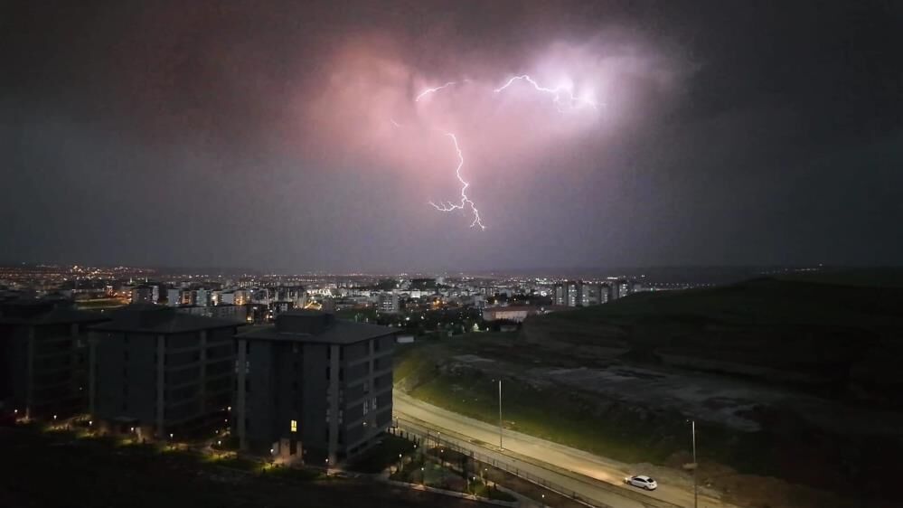 Süper Hücre Fırtınası Minare Yıkıldı; 1 Ölü, Onlarca Yaralı; 39 Okul Tatil 3