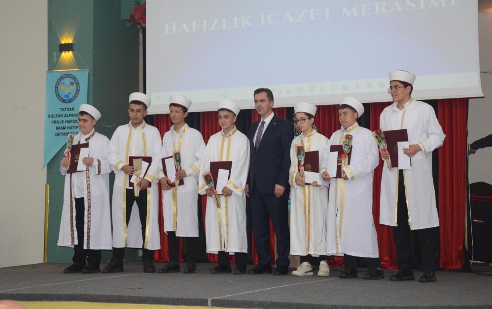 Görkemli Hafızlık Icazet Merasimi 56 Hafız Belgelerini Aldı 1