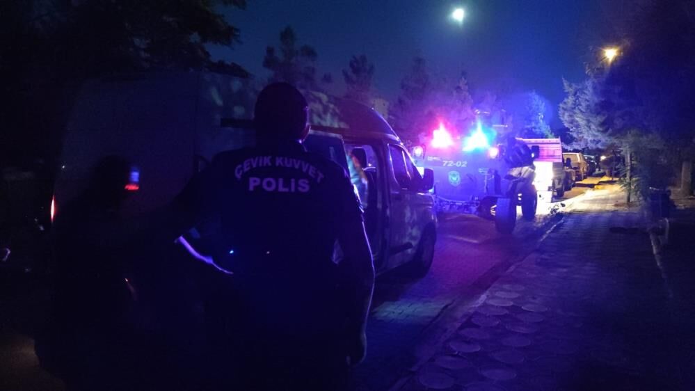 Batman'da Mezarlıkta Silahlı Saldırı Baba, Oğul Ve Yeğen Can Verdi-1
