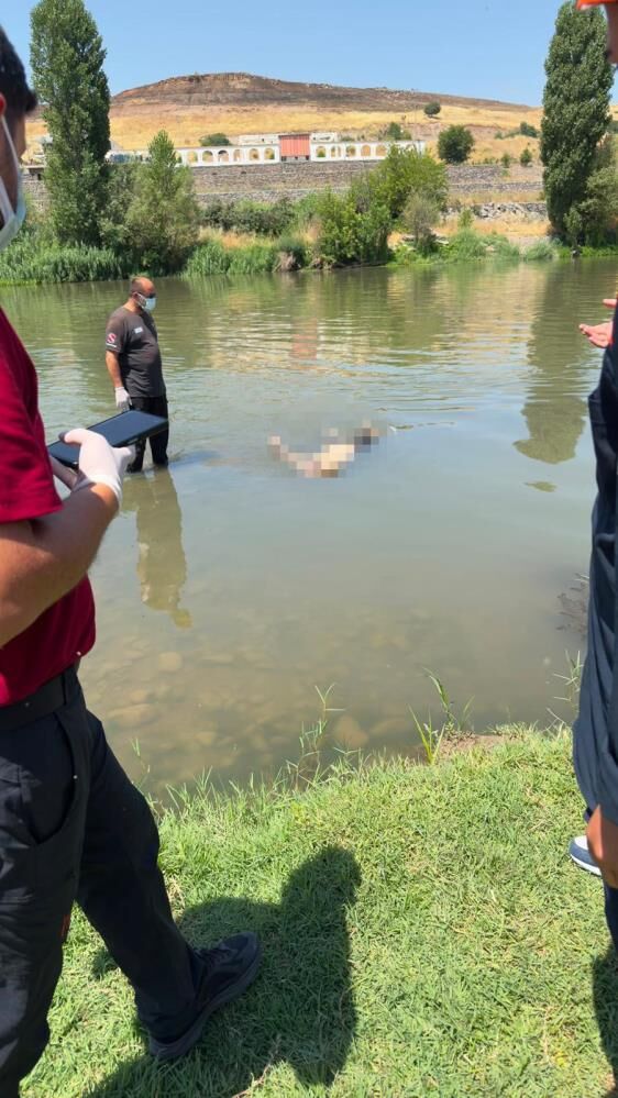 Dicle Nehri'nde Erkek Cesedi Bulundu