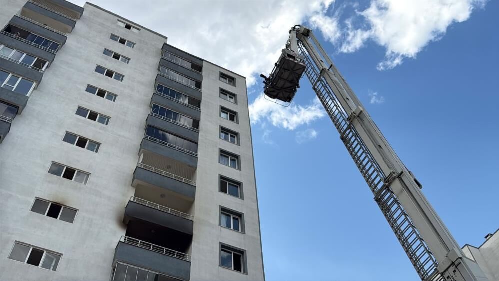 Diyarbakır'da 14 katlı apartmanda yangın