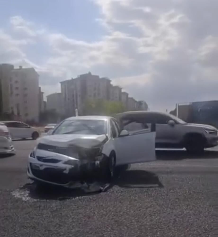 Diyarbakır'da Iki Otomobil Çarpıştı 3 Yaralı 1