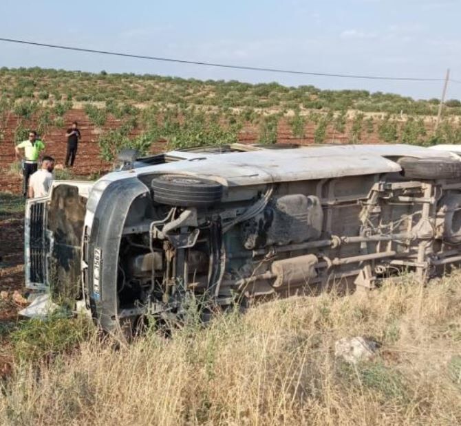 Tarım Işçilerini Taşıyan Minibüs Devrildi 22 Yaralı 1