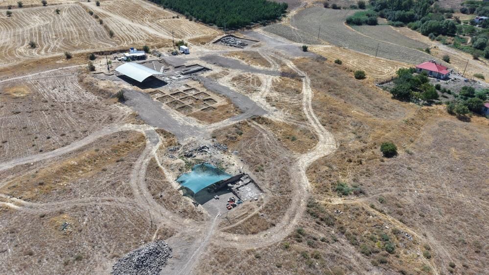 84 Metrekarelik Mozaiğin Ardından Villa, Hamam Ve Çocuk Mezarı Bulundu 3