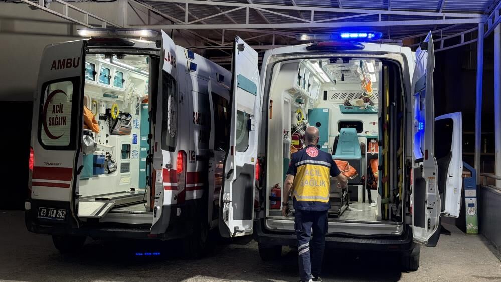 Diyarbakır'a Sınır Ilçede Tir Kamyonete Çarptı Aynı Aileden 7 Yaralı 1