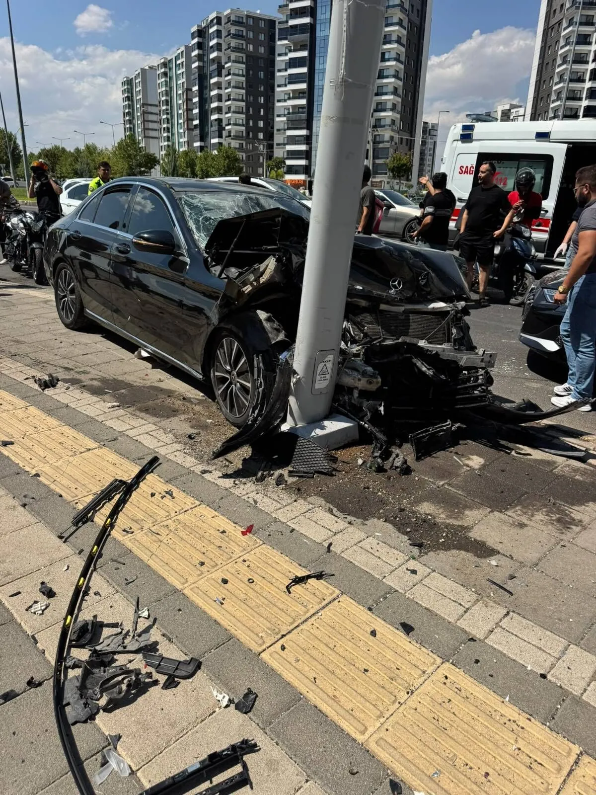 Diyarbakır'da 2 Otomobil Çapıştı Ölen Kişinin Adı Belli Oldu