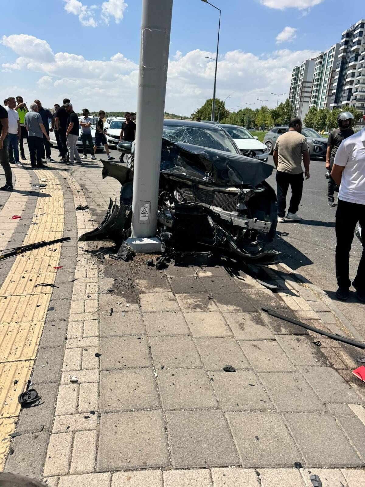 Diyarbakır'da Iki Otomobil Çarpıştı 1'I Ağır 2 Yaralı 1