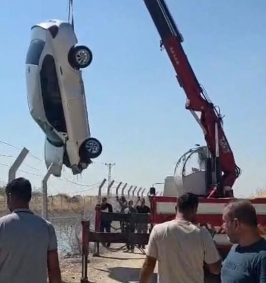 Diyarbakır'da Otomobil Su Kanalına Düştü 5 Kişi...