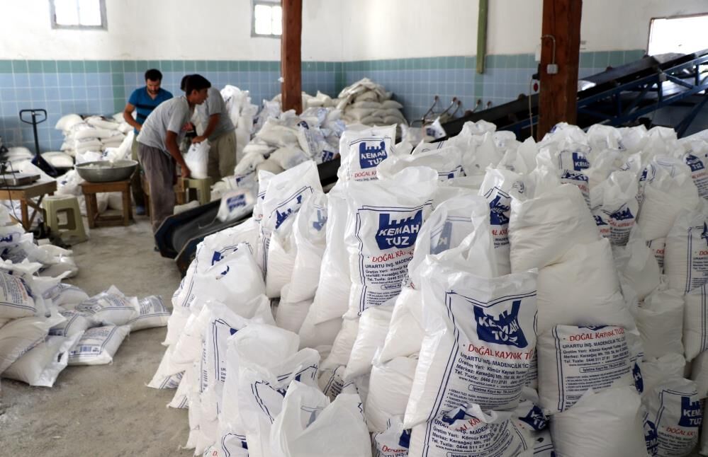 Evliya Çelebi'nin Anlattığı Ocakta Üretim Sürüyor Suyu Ekip Tuz Biçiyorlar 3