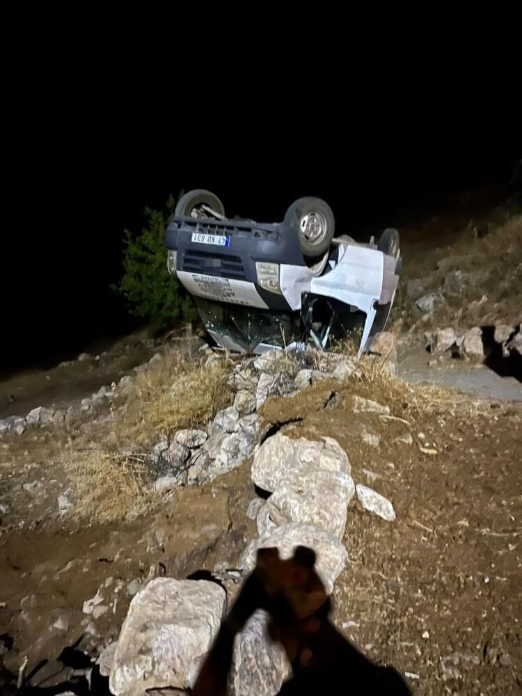 Hasankeyf'te Minibüs Şarampole Devrildi 5 Yaralı-1