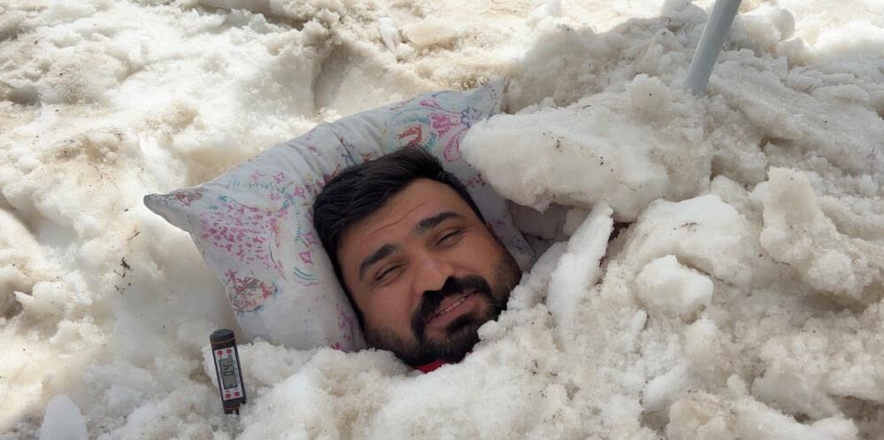 Sıcaktan Bunaldı, 3 Bin 200 Rakımda Kara Gömüldü 3