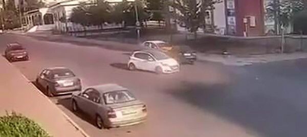 Diyarbakır'da trafik kazası güvenlik kamerasına yansıdı