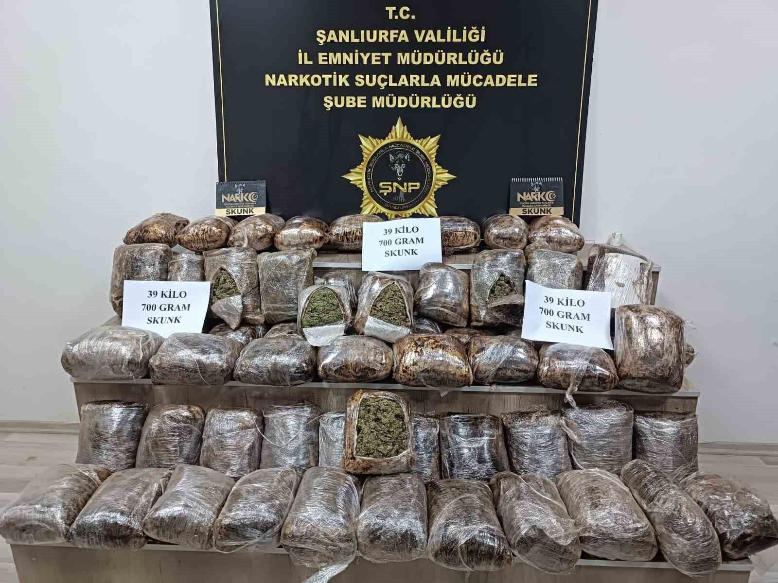 Yolcunun valizinden 39 kilo 700 gram uyuşturucu çıktı