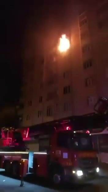 Diyarbakır'da 8 Katlı Apartmanda Yangın